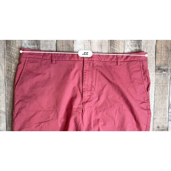 Izod Saltwater Stretch Relaxed Classic Fit Red Flat Front Shorts 42 Inseam 9.5" - Picture 7 of 12